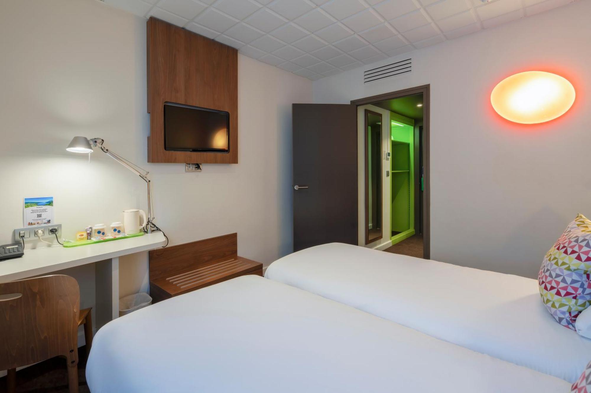 Campanile Annecy Centre - Gare Hotel Exterior photo