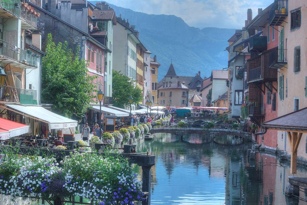 Campanile Annecy Centre - Gare Hotel Exterior photo