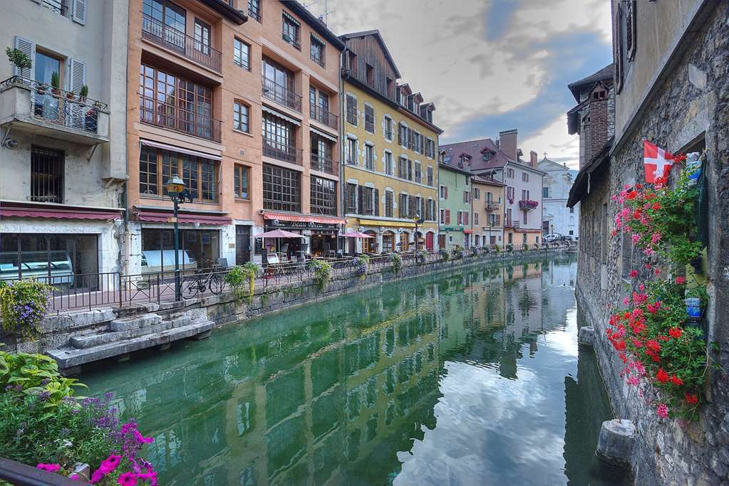 Campanile Annecy Centre - Gare Hotel Exterior photo